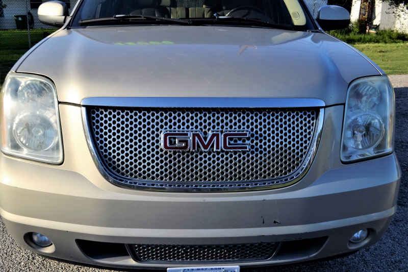 automobile-TOUET DE L ESCARENE-min_gmc-yukon-truck-grill-2828425